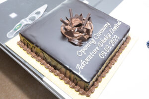 代表の中村がバングラデシュに来たことを祝うケーキです。